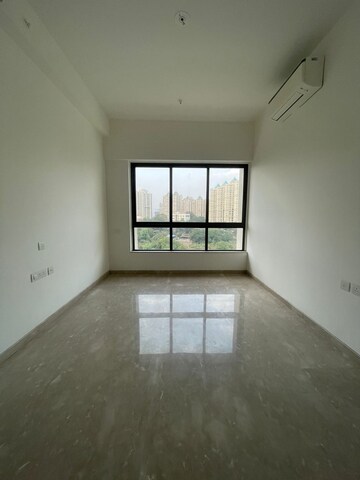 Room in 4 BHK Apartment at Shapoorji Pallonji Vicinia, Powai – for Sale