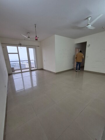 Room in 3 BHK Apartment at Dhoot Time Residency, Sector 63 – for Rent