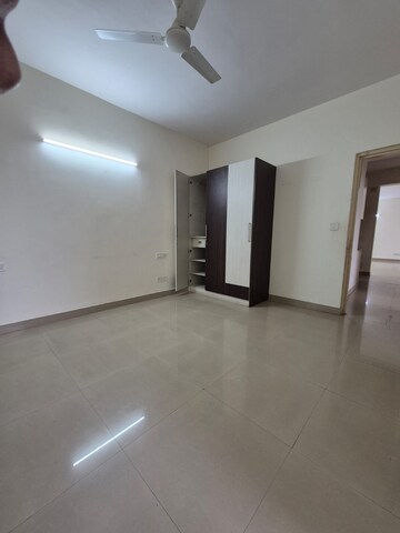 Room in 3 BHK Apartment at Dhoot Time Residency, Sector 63 – for Rent