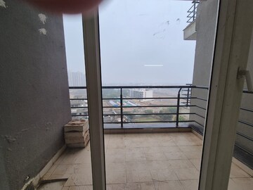 Room in 3 BHK Apartment at Dhoot Time Residency, Sector 63 – for Rent
