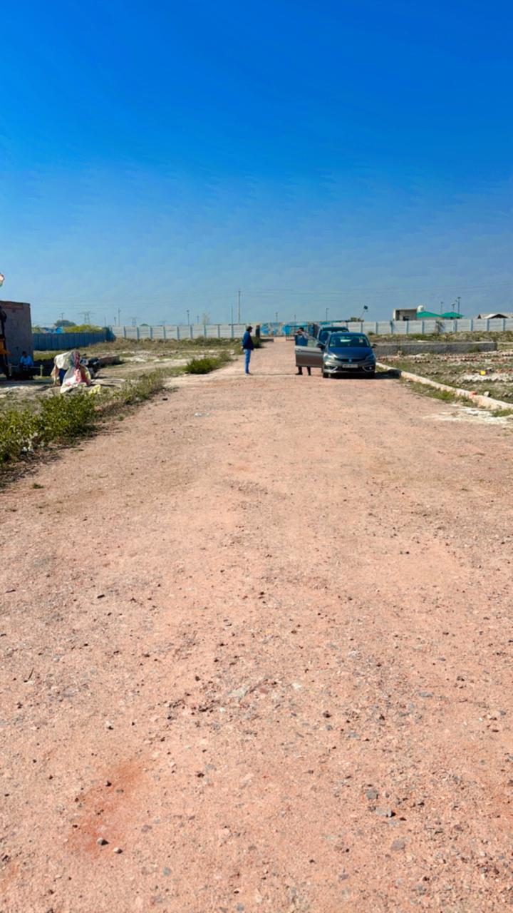 Plot For Sale in Mk Propty 