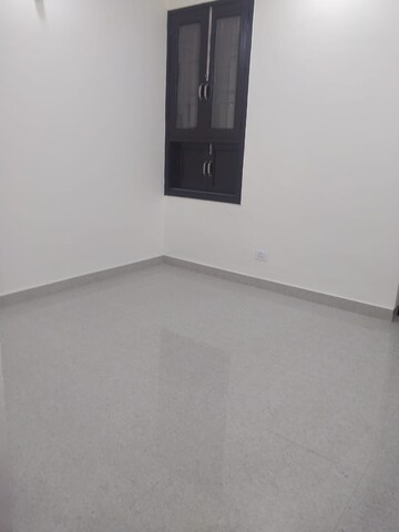 Room in 2 BHK Apartment at Paschim Vihar – for Rent