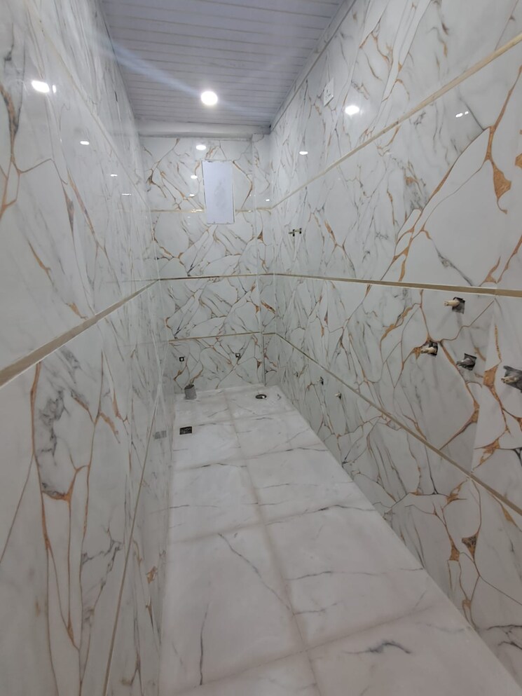 Bathroom, vasundhara sector 5 1.5 Bedroom 1300 Sq.Ft. Independent House In Vasundhara Sector 5 Ghaziabad 8262087