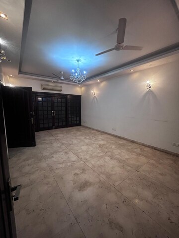 Room in 2 BHK Builder Floor at Safdarjang Enclave – for Rent