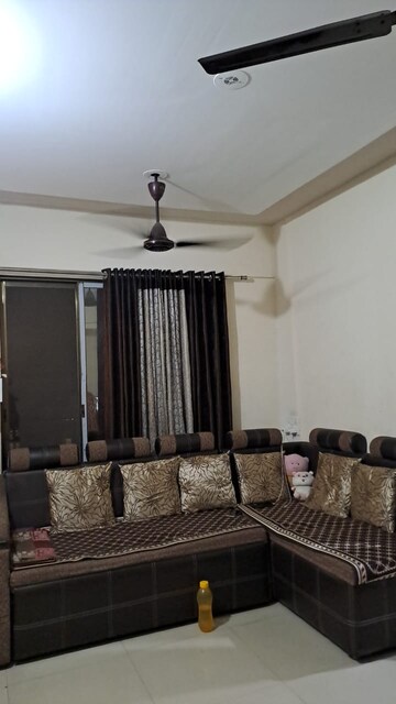 Living Room in 2.5 BHK Apartment at Amrapali Princely Estate, Sector 76 – for Sale