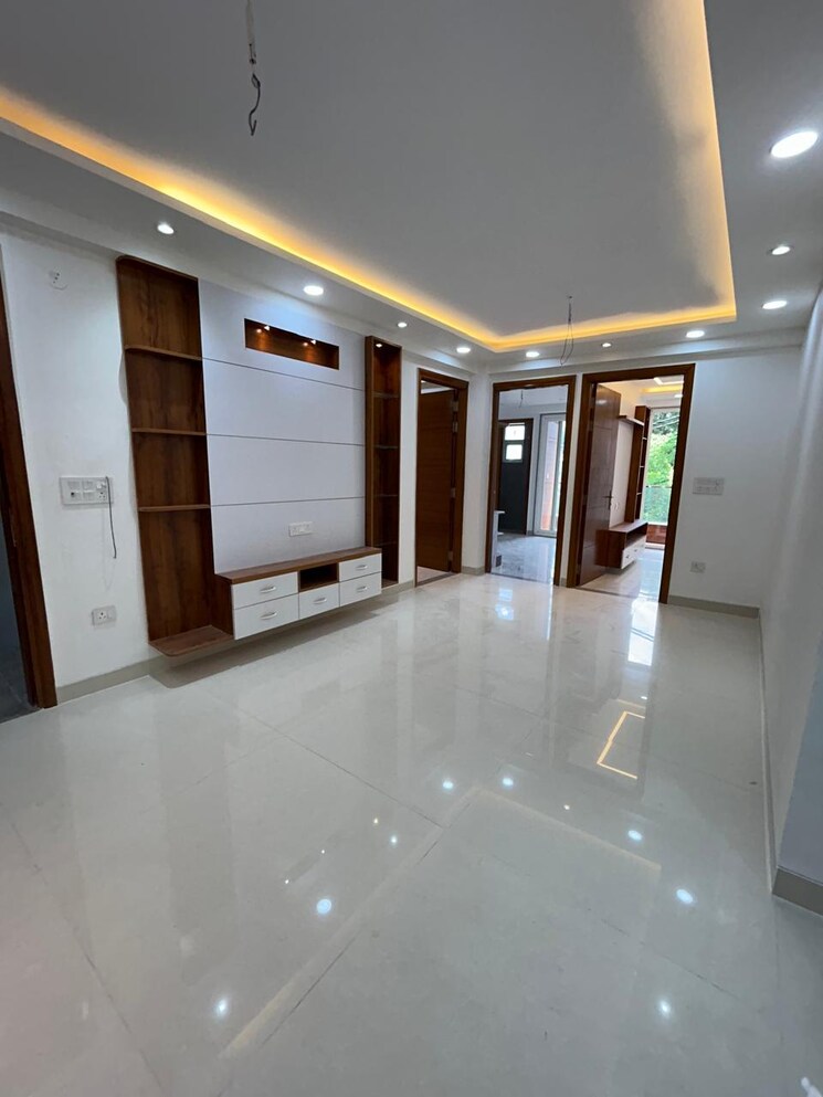 Room, sector 23 dwarka 3 Bedroom 125 Sq.Yd. Apartment In Sector 23 Dwarka Delhi 8262329