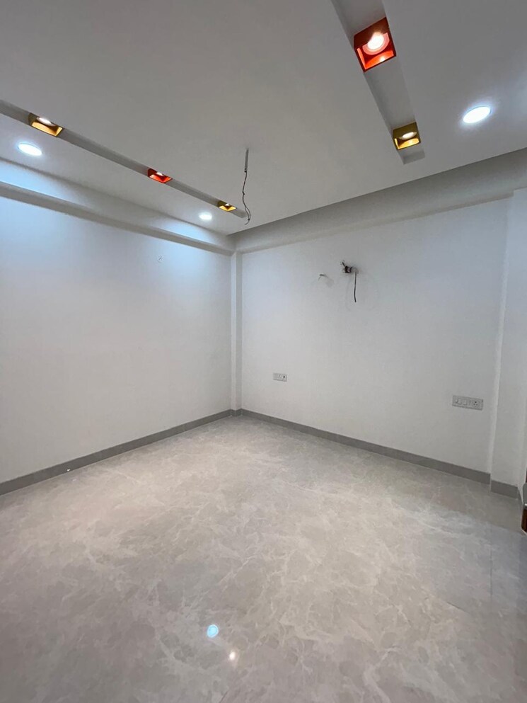 Room, sector 23 dwarka 3 Bedroom 125 Sq.Yd. Apartment In Sector 23 Dwarka Delhi 8262329