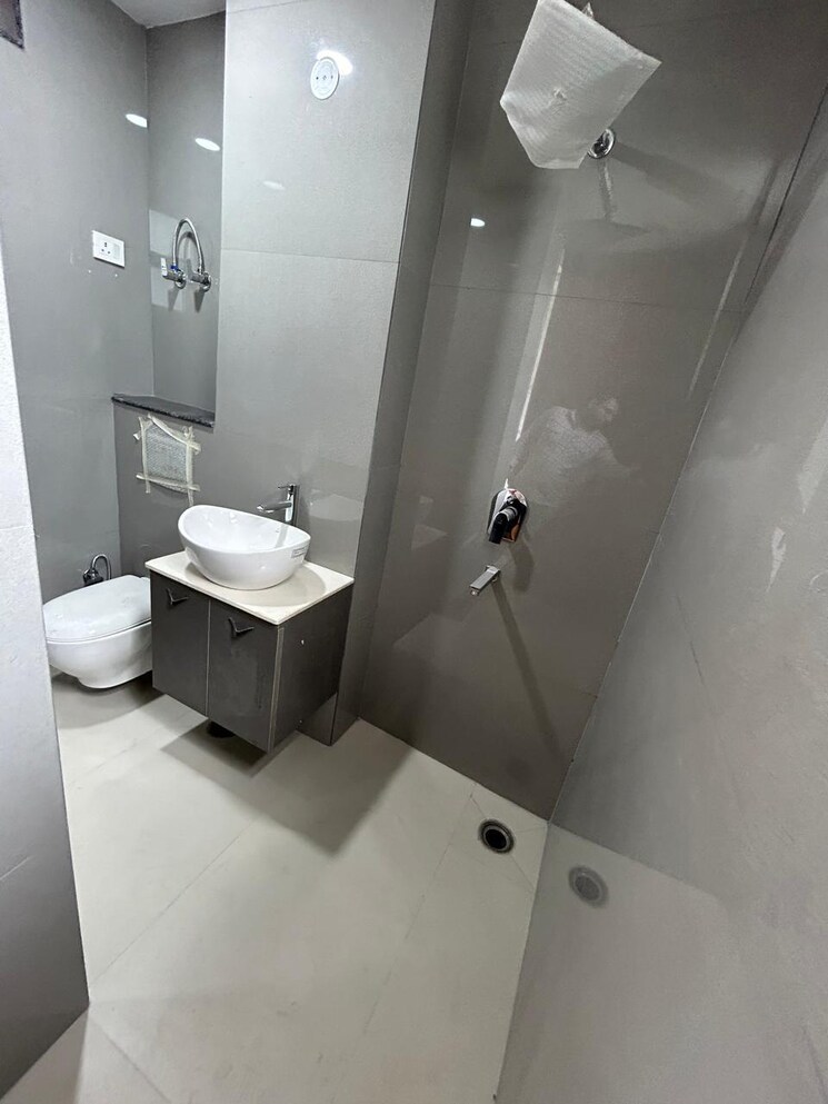 Bathroom, sector 23 dwarka 3 Bedroom 125 Sq.Yd. Apartment In Sector 23 Dwarka Delhi 8262329
