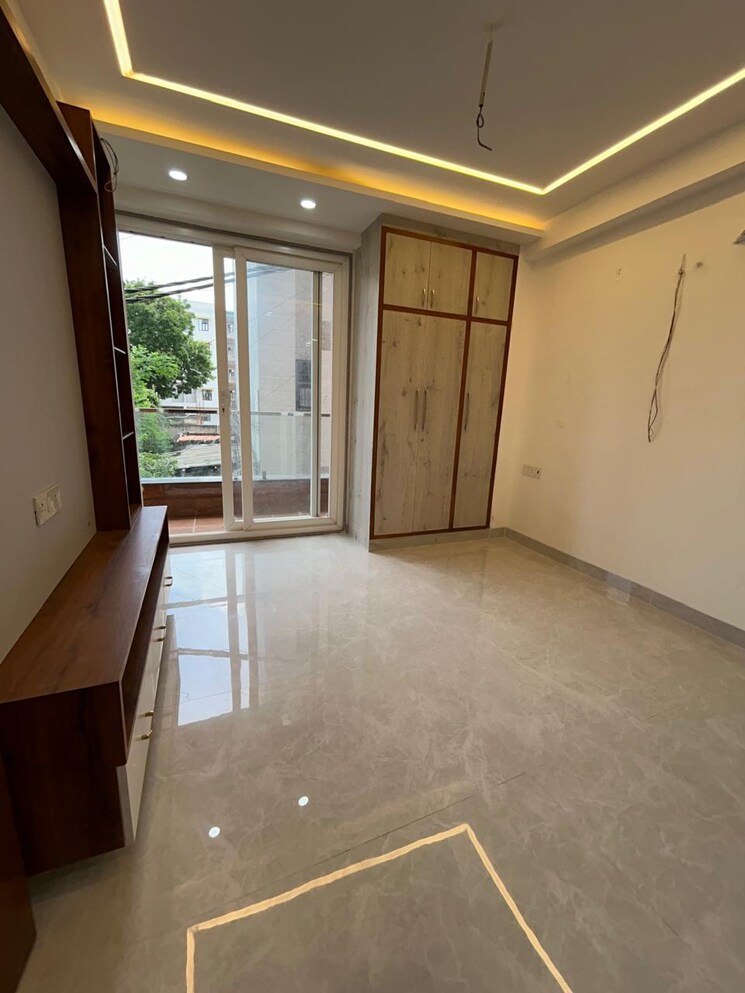 Room, sector 23 dwarka 3 Bedroom 125 Sq.Yd. Apartment In Sector 23 Dwarka Delhi 8262329