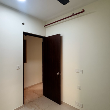 Room in 2 BHK Apartment at Kalpataru Paramount D, Majiwada – for Rent