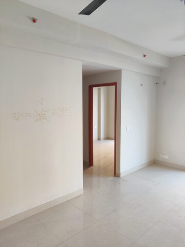Room in 2 BHK Apartment at Tata Eureka Park, Sector 150 – for Rent