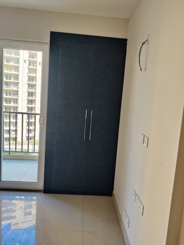 Room in 2 BHK Apartment at Tata Eureka Park, Sector 150 – for Rent