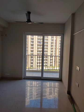 Room in 2 BHK Apartment at Tata Eureka Park, Sector 150 – for Rent