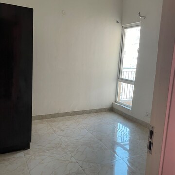 Room in 3 BHK Apartment at Gaurs Siddhartham, Siddharth Vihar – for Rent
