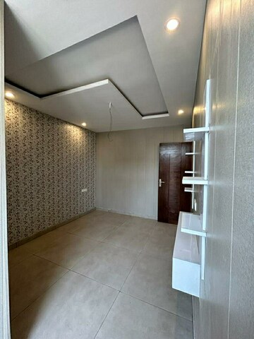 Room in 3.5 BHK Apartment at Patiala Road – for Sale