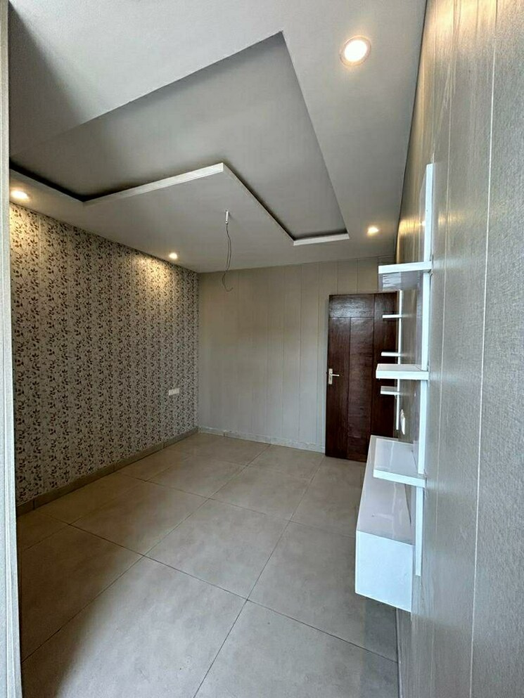 Room, patiala road 3.5 Bedroom 1300 Sq.Ft. Apartment In Patiala Road Zirakpur 8262402