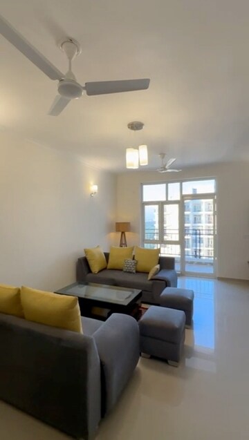 Living Room in 3.5 BHK Apartment at Gomti Nagar – for Rent