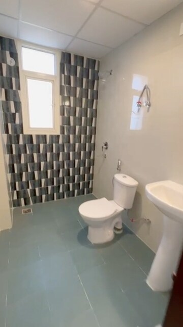 Bathroom in 3.5 BHK Apartment at Gomti Nagar – for Rent