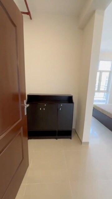 Furnished Amenities in 3.5 BHK Apartment at Gomti Nagar – for Rent