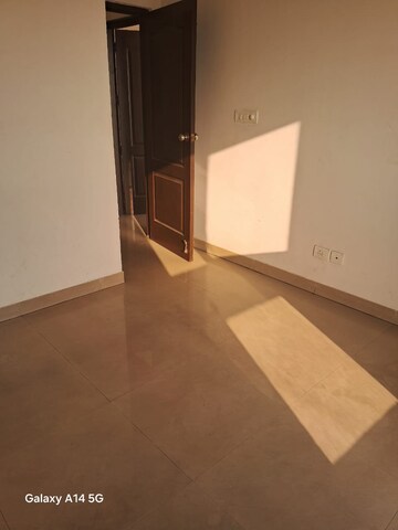Room in 3 BHK Apartment at Ats Haciendas, Vaibhav Khand – for Sale
