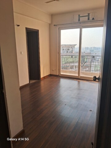 Room in 3 BHK Apartment at Ats Haciendas, Vaibhav Khand – for Sale