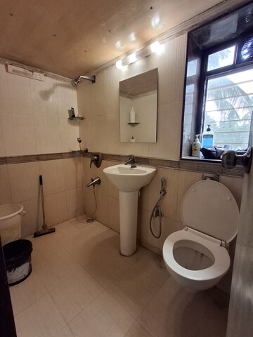 Master Bedroom in 2 BHK Apartment at Shantivan CHS Andheri, Andheri West – for Rent