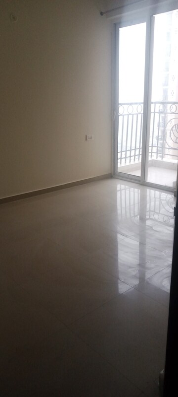 Room in 2 BHK Apartment at Prateek Grand Paeonia, Krishna Vihar – for Rent