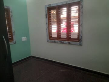 Room in 2 BHK Builder Floor at Nri Layout – for Rent