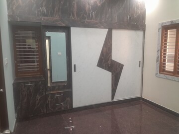 Room in 2 BHK Builder Floor at Nri Layout – for Rent