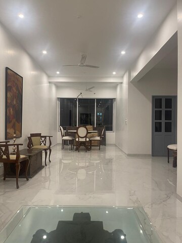 2 BHK Apartment For Rent in Rustomjee Erika, Bandra East
