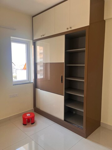 Room in 3 BHK Apartment at Cybercity Rainbow Vistas Rock Gardens, Hi Tech City – for Rent