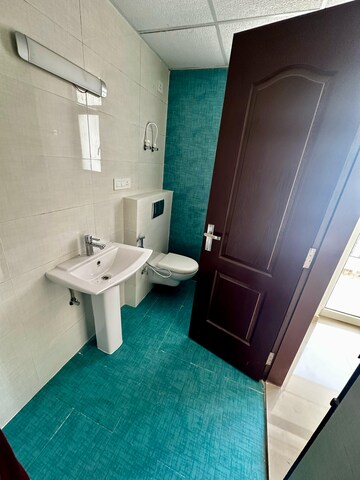 Bathroom in 3.5 BHK Apartment at Gomti Nagar – for Rent