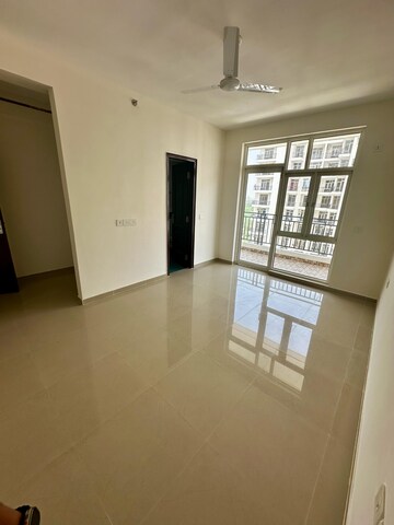 Room in 3.5 BHK Apartment at Gomti Nagar – for Rent