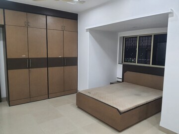 Room in 2 BHK Apartment at Khar West – for Rent