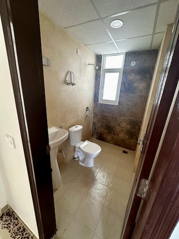 Bathroom in 3.5 BHK Apartment at Omaxe Waterscapes, Gomti Nagar – for Rent