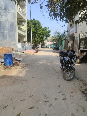 Parking in 3 BHK Builder Floor at Avantika Colony – for Sale