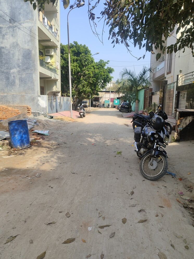  Parking, avantika colony 3 Bedroom 150 Sq.Yd. Builder Floor In Avantika Colony Ghaziabad 8262649