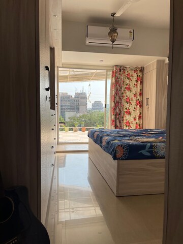 Bedroom in 2 BHK Apartment at Andheri West – for Rent