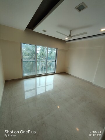 Room in 4 BHK Apartment at Pacific Avenue Santacruz, Santacruz West – for Rent