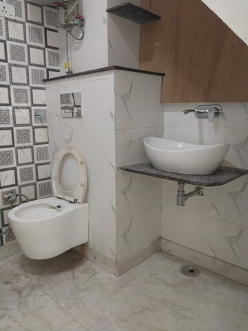 Bathroom in 2 BHK Apartment at Paschim Vihar – for Rent