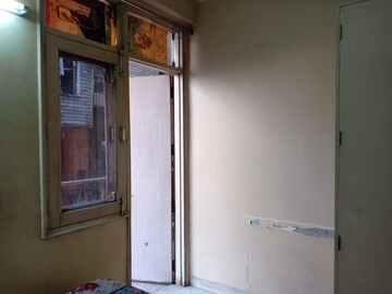 Room in 1.5 BHK Apartment at Khirki Extension – for Rent