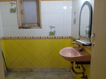 Bathroom in 1.5 BHK Apartment at Khirki Extension – for Rent