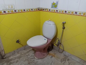 Bathroom in 1.5 BHK Apartment at Khirki Extension – for Rent