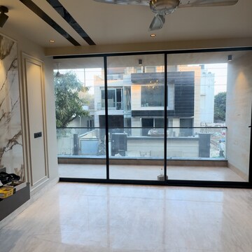 Room in 4 BHK Builder Floor at South Extension I – for Sale