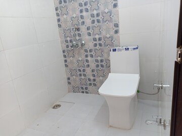Bathroom in 1 BHK Apartment at Khirki Extension – for Rent