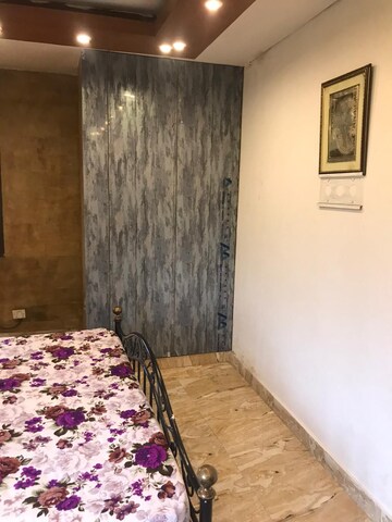 Room in 2 BHK Apartment at Panchsheel Park – for Rent