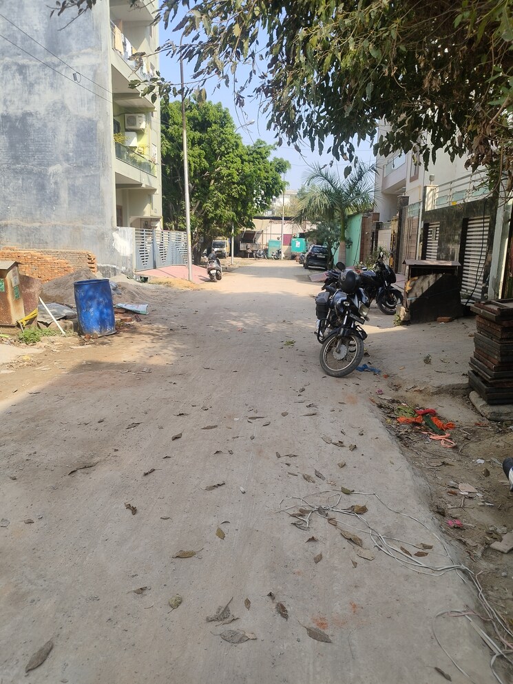  Parking, avantika colony 3 Bedroom 150 Sq.Yd. Builder Floor In Avantika Colony Ghaziabad 8262825