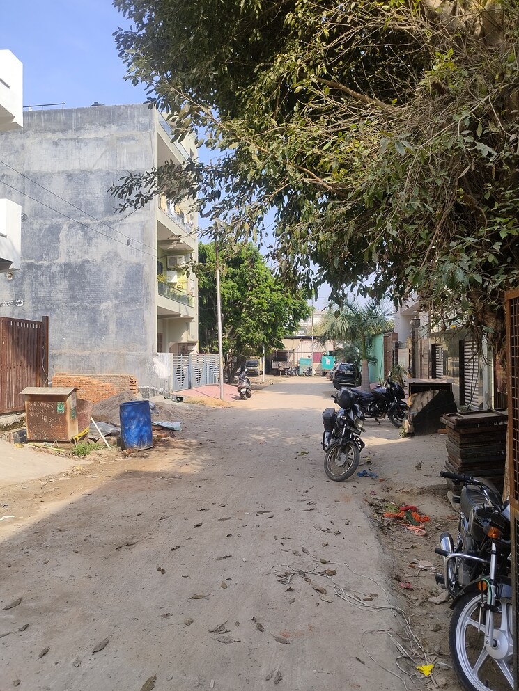  Parking, avantika colony 3 Bedroom 150 Sq.Yd. Builder Floor In Avantika Colony Ghaziabad 8262825