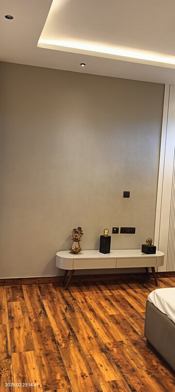 Room in 3.5 BHK Apartment at Panchkula Urban Estate – for Sale