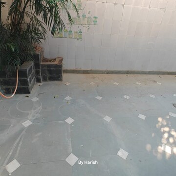 Room in 3 BHK Builder Floor at Sector 52 – for Rent